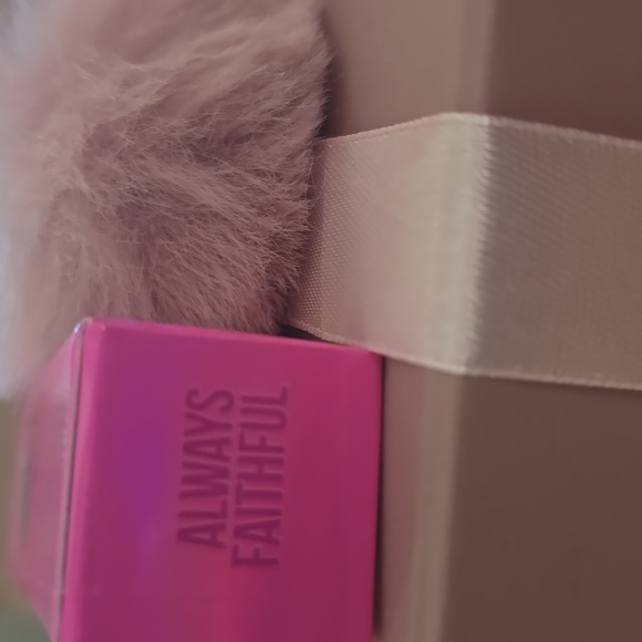 Always Faithful- Velvet Trap Lipstick - Jeffree Star - Picture 5 of 7